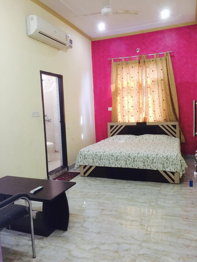 Hotel Vinayak Palace Mathura Exterior foto