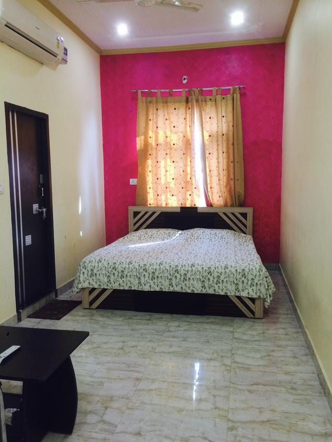 Hotel Vinayak Palace Mathura Exterior foto