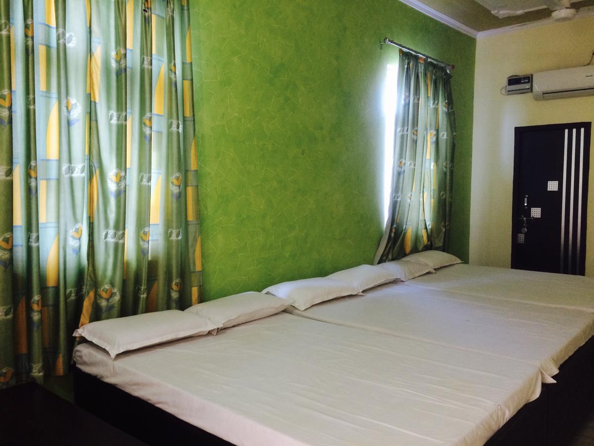 Hotel Vinayak Palace Mathura Exterior foto
