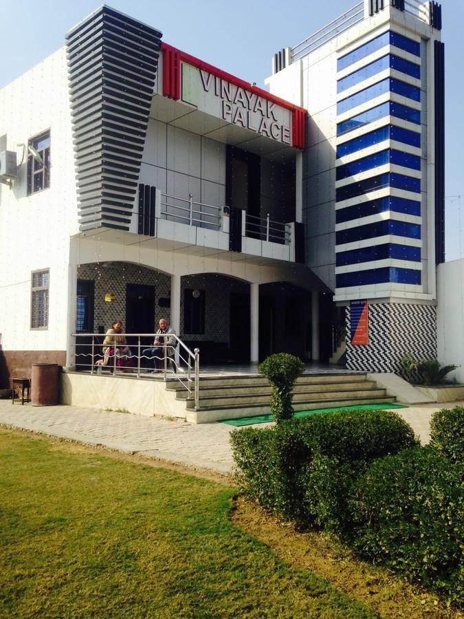 Hotel Vinayak Palace Mathura Exterior foto