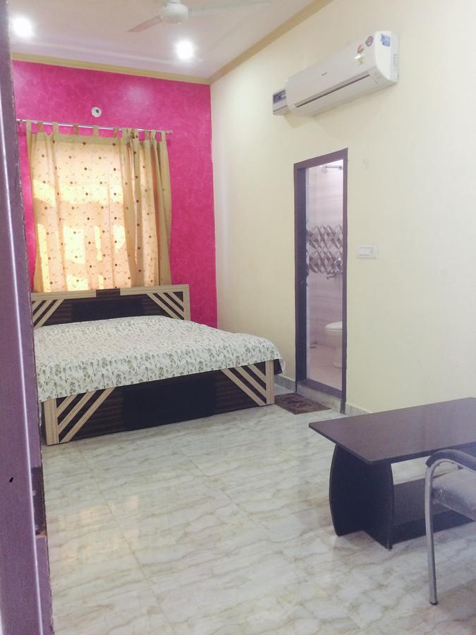 Hotel Vinayak Palace Mathura Exterior foto