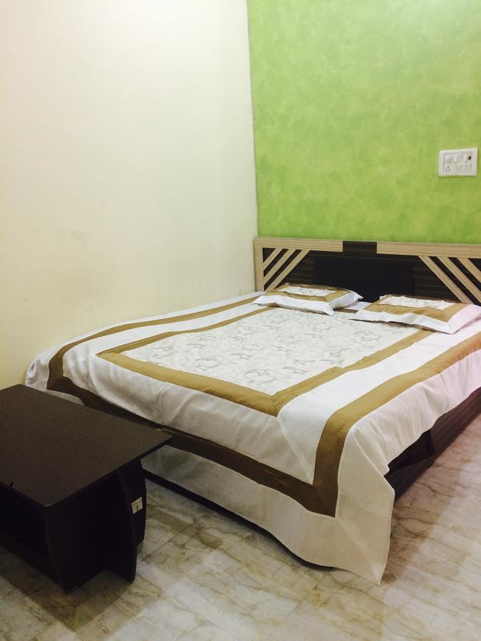 Hotel Vinayak Palace Mathura Exterior foto