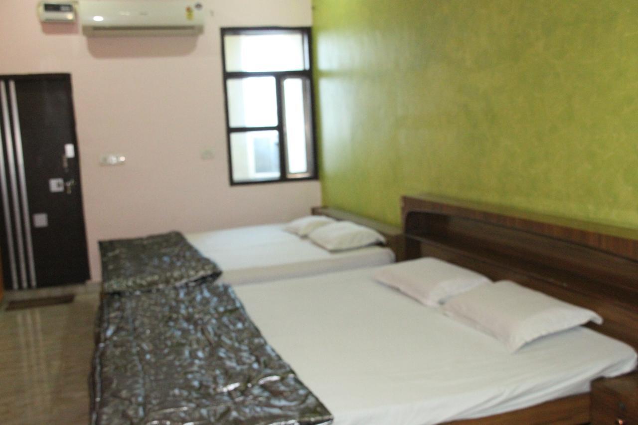 Hotel Vinayak Palace Mathura Exterior foto