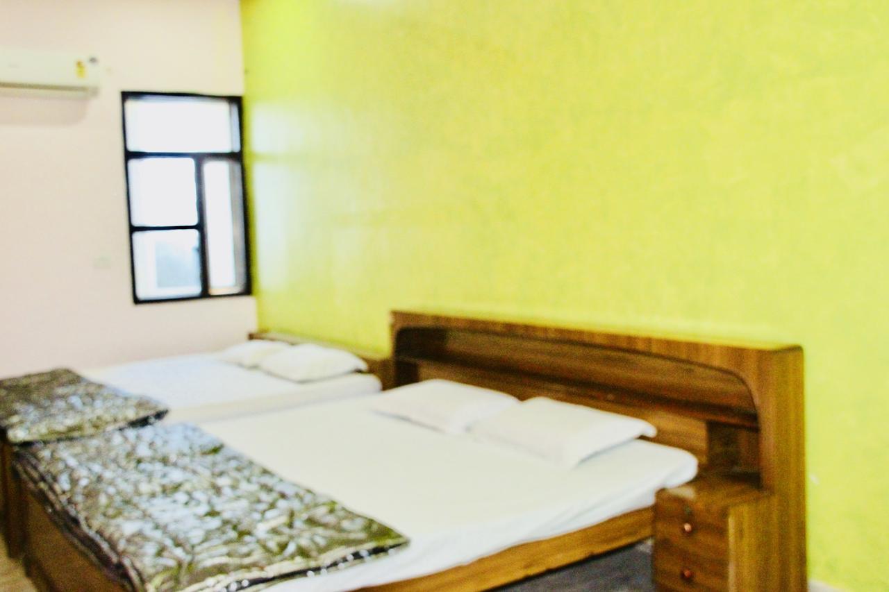 Hotel Vinayak Palace Mathura Exterior foto