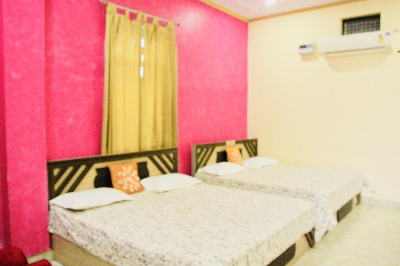 Hotel Vinayak Palace Mathura Exterior foto