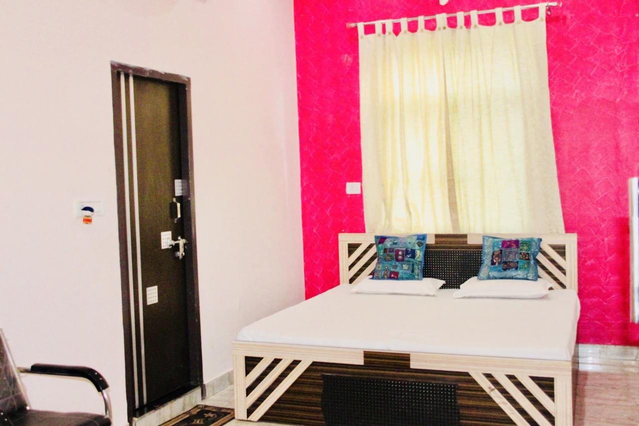 Hotel Vinayak Palace Mathura Exterior foto