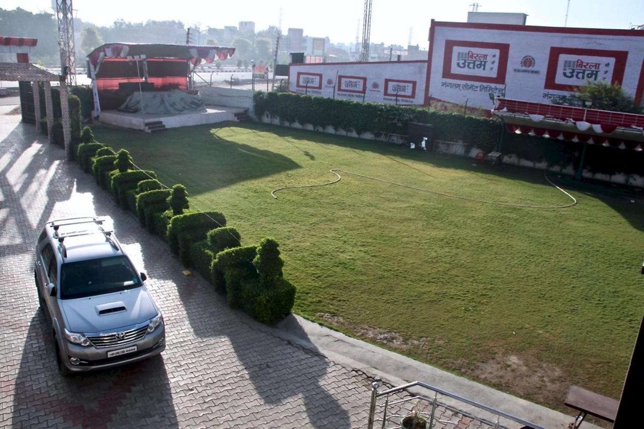 Hotel Vinayak Palace Mathura Exterior foto