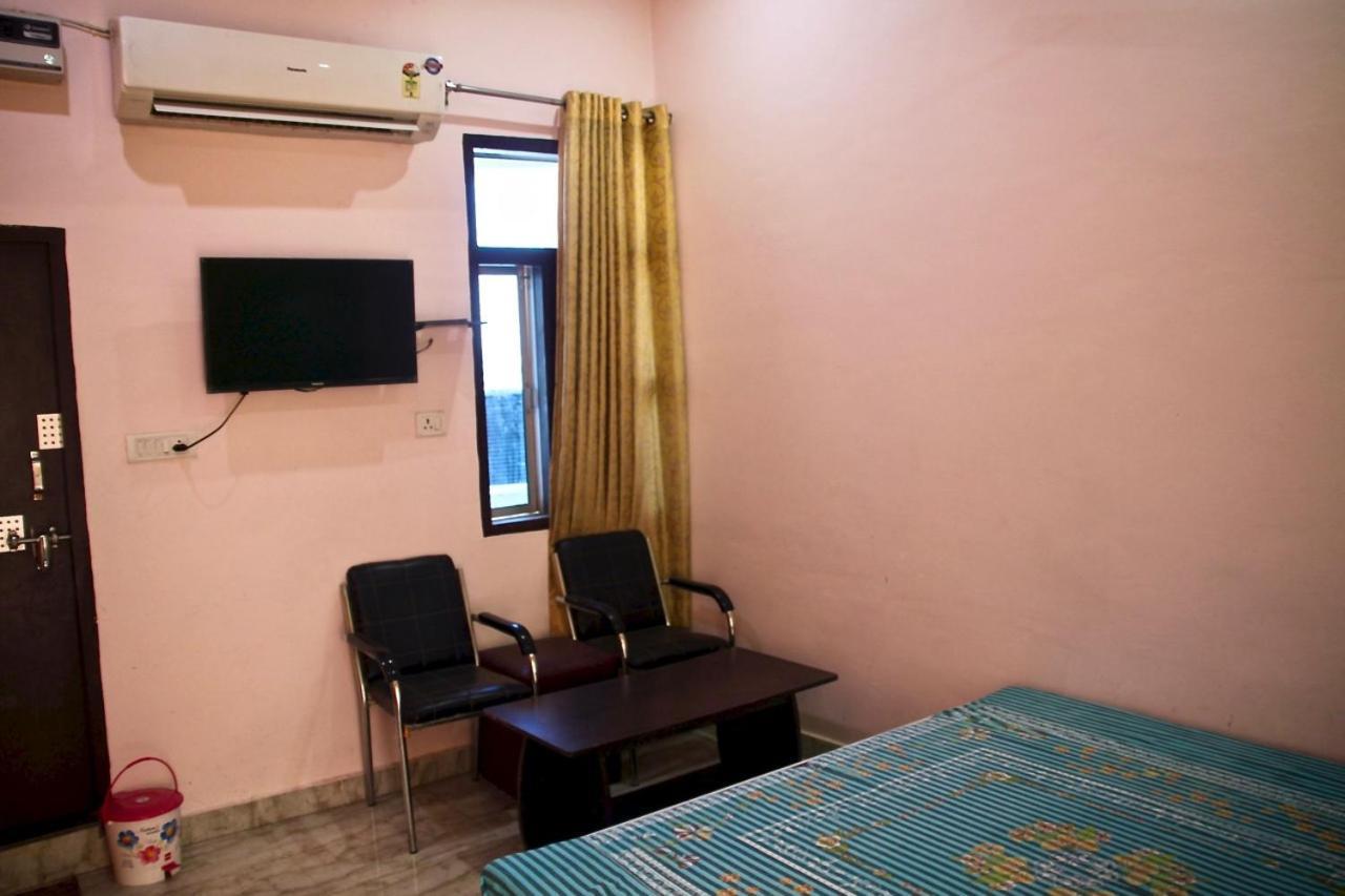 Hotel Vinayak Palace Mathura Exterior foto